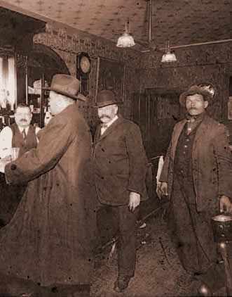 Arnold's Bar & Grill